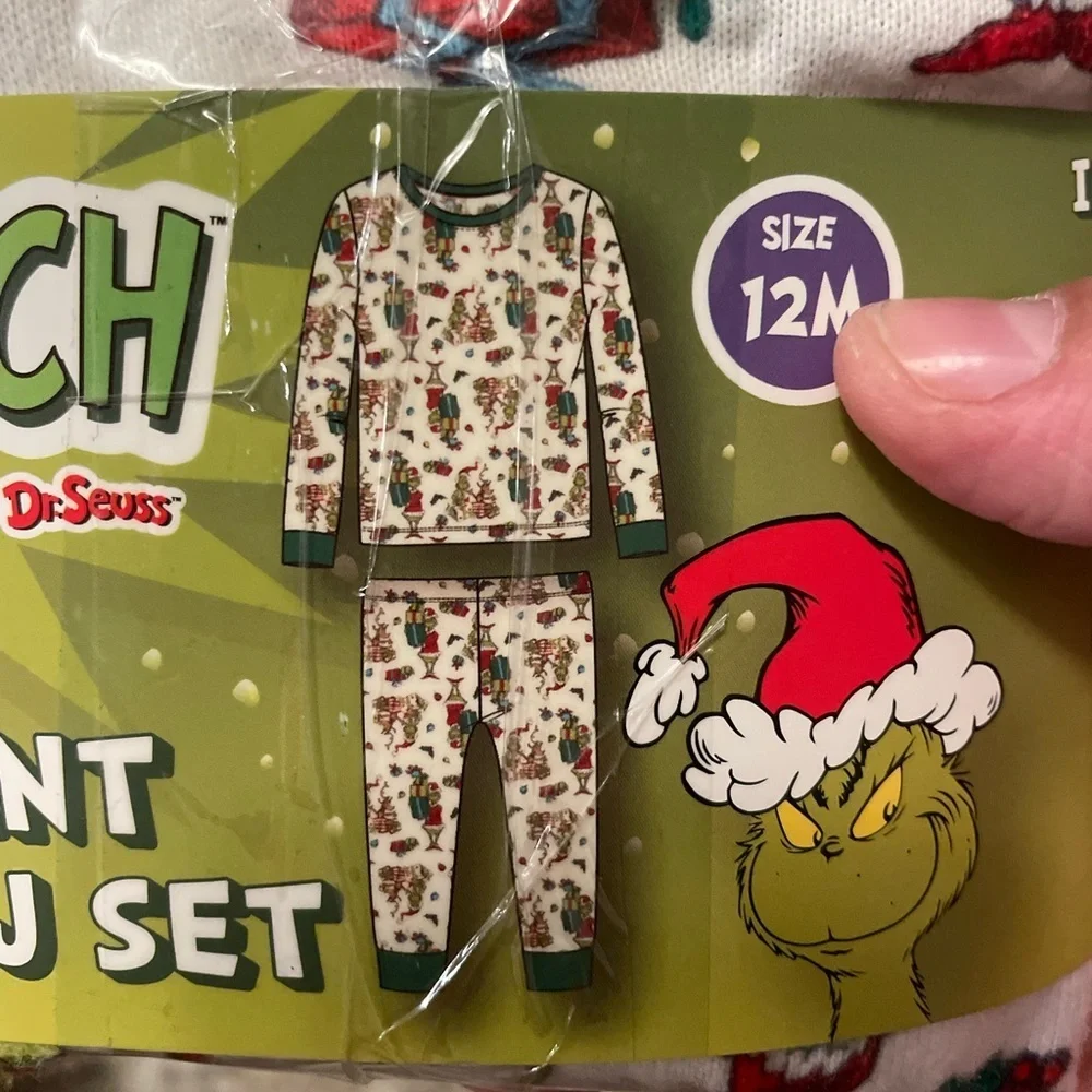 Dr. Seuss Grinch Infant Pajama Set - Green and Red size 12M-NWT